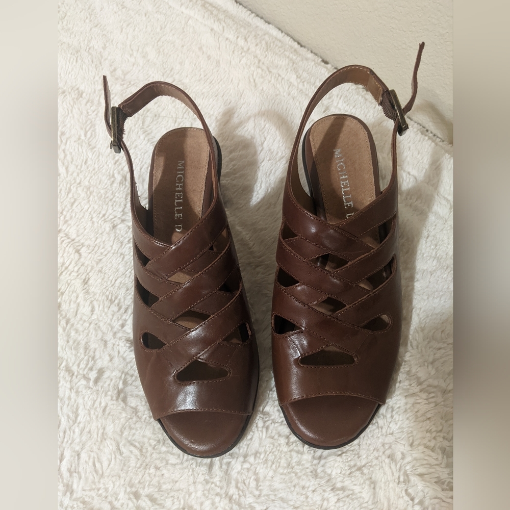 NWOT Michelle D Brown Leather Heels